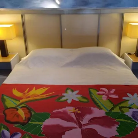 Joli Independant Avec Jardin Et Piscine Partages *