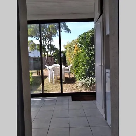 Joli Indépendant Avec Jardin Et Piscine Partagés * Arces-sur-Gironde
