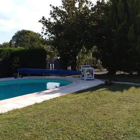 Joli Independant Avec Jardin Et Piscine Partages * Arces-sur-Gironde