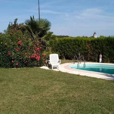Joli Independant Avec Jardin Et Piscine Partages * Arces-sur-Gironde